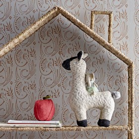 House-Shaped Shelf in Natural Fiber – Perfect for a Kid’s Room