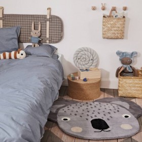 Tapis koala OYOY Mini dans une chambre d’enfant, décoration douce et ludique